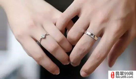 翡翠泰银戒指 需要经常与人打交道的职业工作者最适合佩戴食指戒指