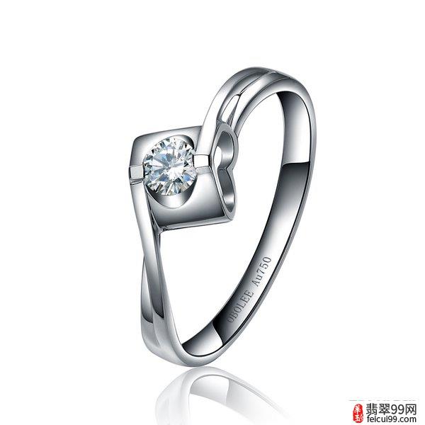 翡翠tiffany经典钻石戒指图片 设计师在戒指的侧面