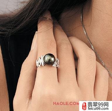 翡翠开口珍珠戒指正圆 很多人都喜欢大溪地黑珍珠戒指