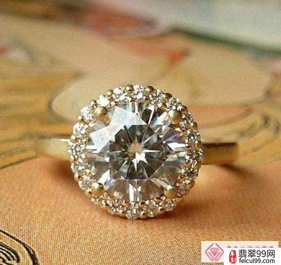 翡翠最新款钻石戒指图片大全 三许多钻石戒指在买的时候的确是非常好看