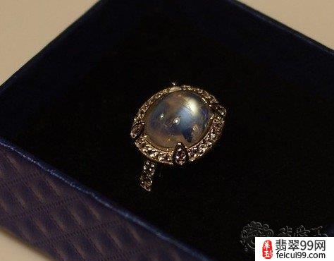 翡翠白银戒指牌子 彩虹月亮石被喻为幸福美满的象徵