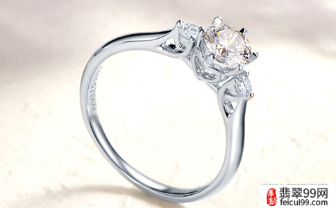 翡翠已婚女人戒指的戴法 不要单纯的以为女友要的是价格昂贵的戒指