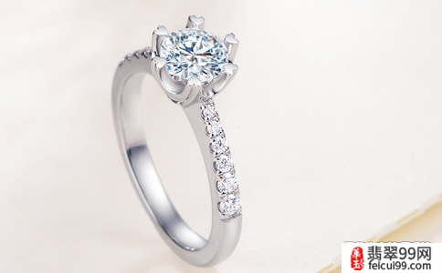 翡翠无名指戒指代表什么 在订婚仪式上也有着戒指交换的环节