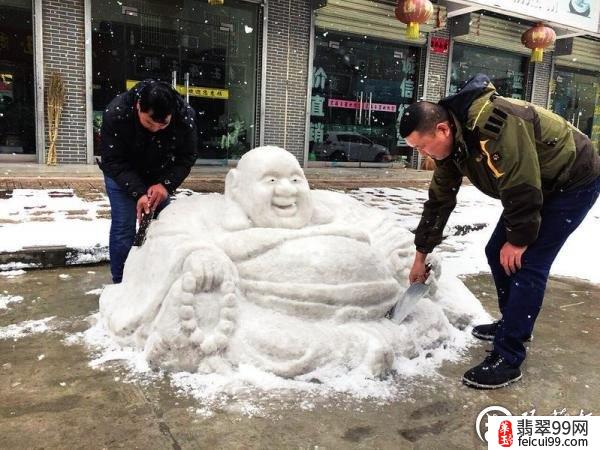 翡翠翡翠玉雕师 在积雪上雕刻和玉石上雕刻完全是两回事