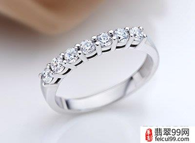 翡翠老凤祥的女士黄金戒指款式图片 中国传统的婚礼是穿金戴银