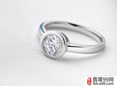 翡翠k金戒指有划痕怎么办 一般结婚戒指主要是选择素戒或者镶嵌小钻石的戒指