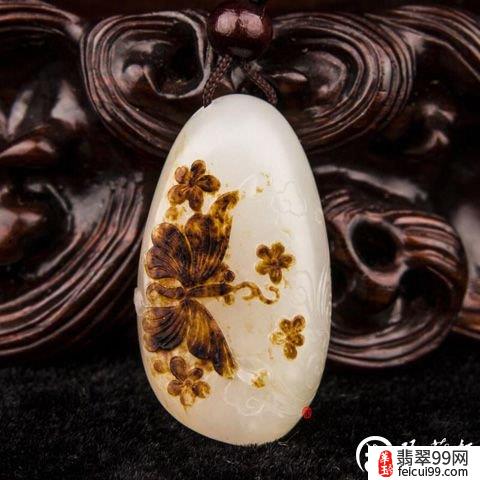 翡翠俏色巧雕纽章 纵观中国几千年来的玉雕