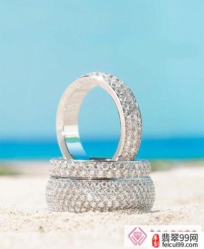 翡翠男钻石戒指款式 皮绳麻绳及绒绳使高雅的钻戒平添粗犷率性