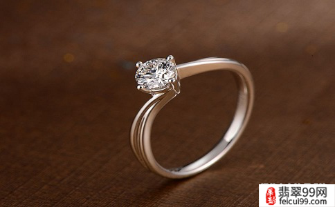 翡翠玫瑰彩金戒指图片 婚戒是两个人婚姻的见证者