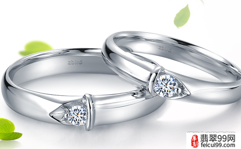 翡翠女士结婚戒指戴法 戴在中指表明是处于热恋当中或者是订婚