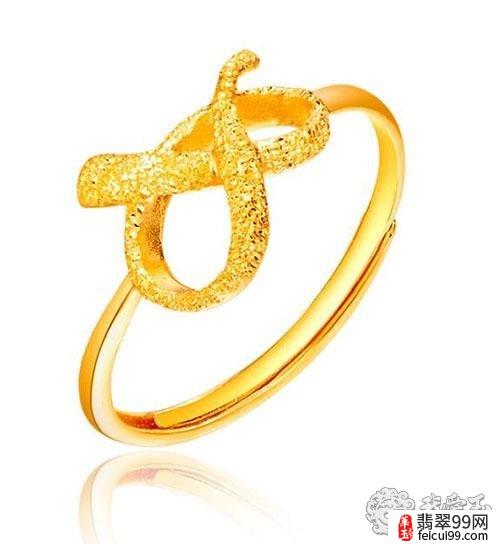 翡翠结婚女人戒指的戴法 有时候戒指于女人而言不仅是一个小小的首饰