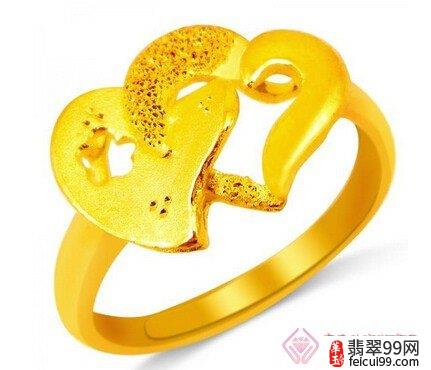 翡翠卡地亚玫瑰金戒指款式 越来越多的人都拥有那么几件黄金饰品