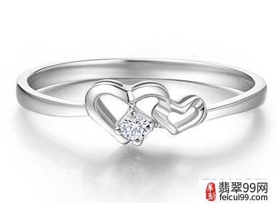 翡翠女生结婚戒指的戴法和意义 戴瑞珠宝戒指购买渠道还有线下实体店