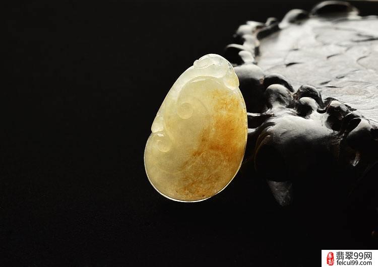 翡翠玉如意吊坠 极品黄翡是市面上比较难见的品种