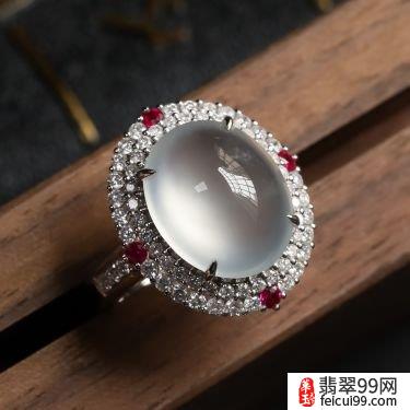 翡翠好看的翡翠戒指图片 翡翠是与中国玉文化的重要组成部分