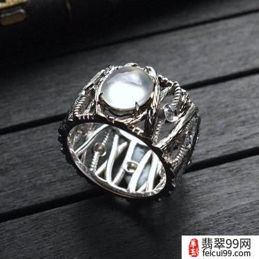 翡翠五指戴翡翠戒指的含义是什么 对于国人来讲翡翠是最受欢迎的宝石