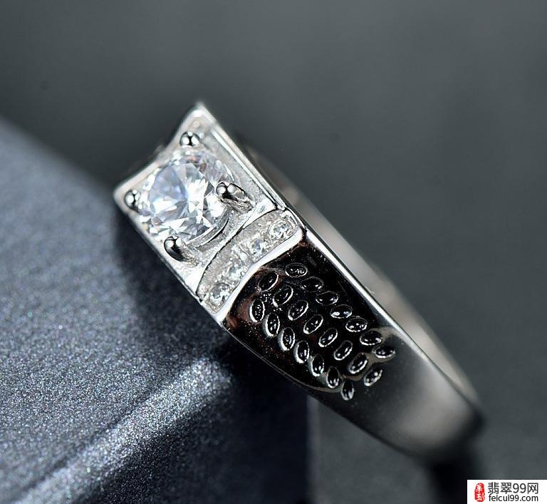 翡翠925银戒指怎么戴才最合适呢 戒指戴在拇指上象征着福寿安康