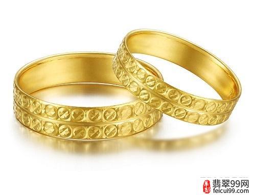 翡翠人们买黄金戒指时开始喜欢在上面镶嵌钻石的戒指 在中国有一句俗语叫做情比金坚