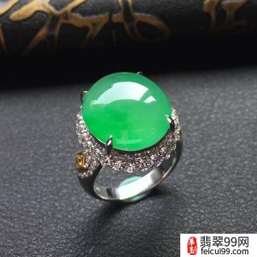 翡翠扬子的祖母绿戒指价值多少呢 据说扬子在北京拥有一家私人瓷器博物馆收藏着一枚46亿年才出一块的祖母绿戒指