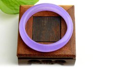 翡翠玉紫罗兰手镯价格多少？值得买吗？